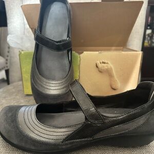 Naot Women's Gray/Black Mary Jane Flats. Excellent support for your feet.
